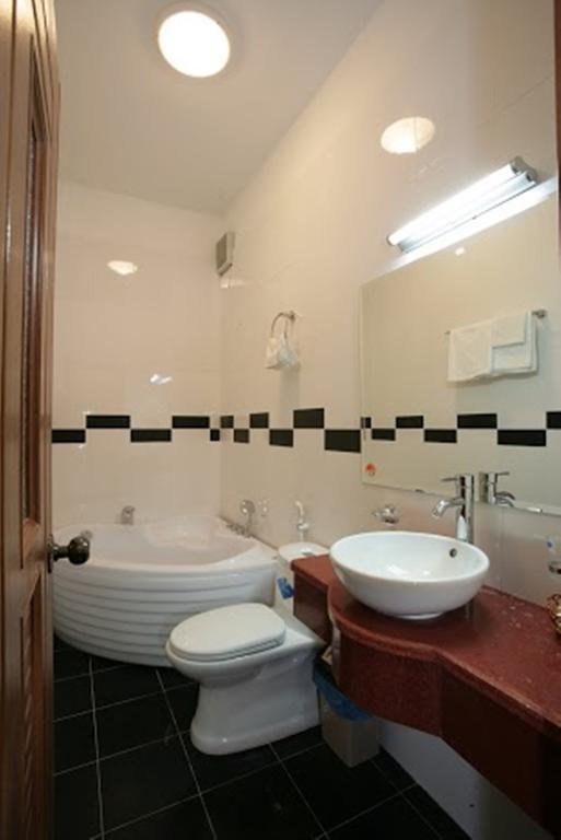 Nhat Hoang Hostel Хошимин Екстериор снимка